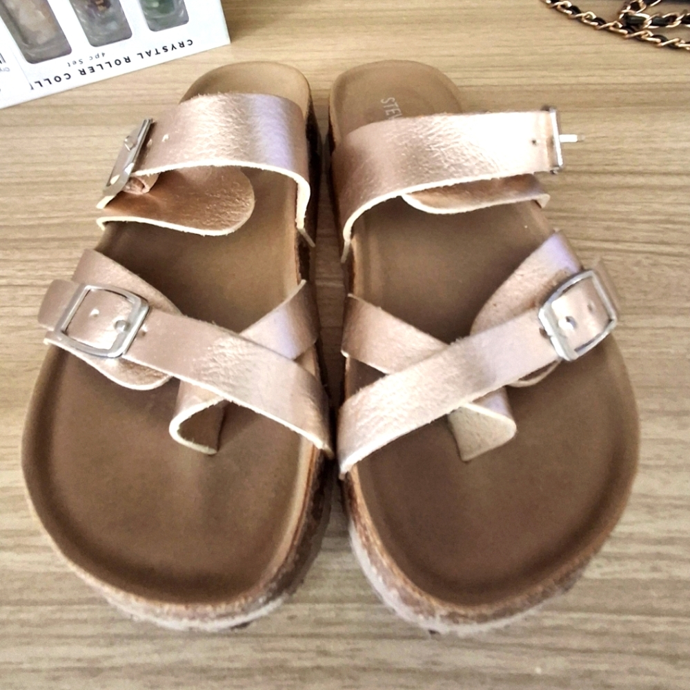 Steve Madden Stylish Metallic Rose Gold Sandals